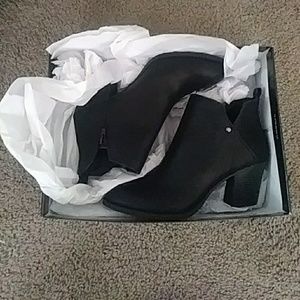 R2 Renee Black Boots